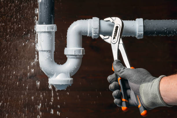 Professional Plumbing technician working in Lansing, KS